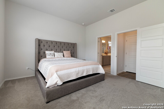 Listing photo id 11 for 2617 River Pointe