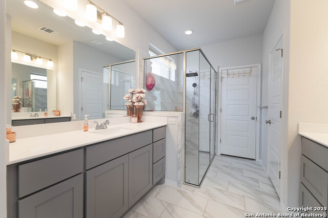 Listing photo id 12 for 2617 River Pointe