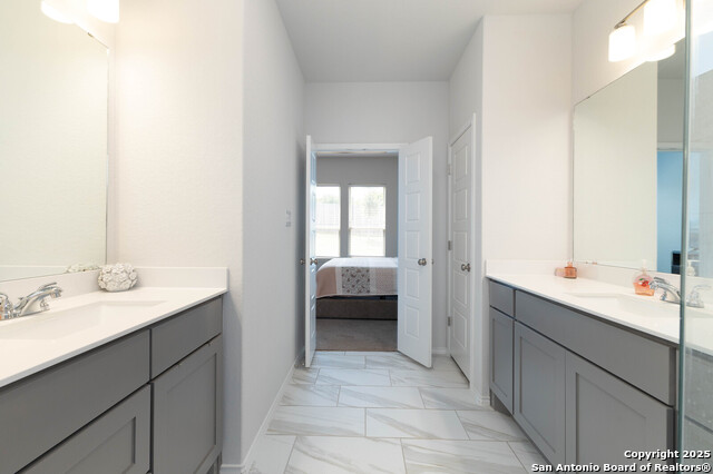 Listing photo id 13 for 2617 River Pointe