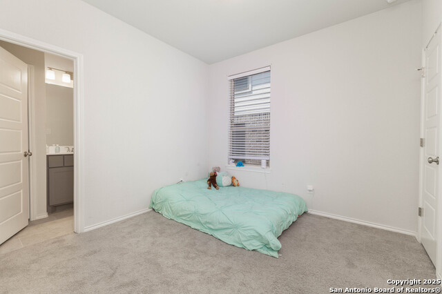 Listing photo id 18 for 2617 River Pointe