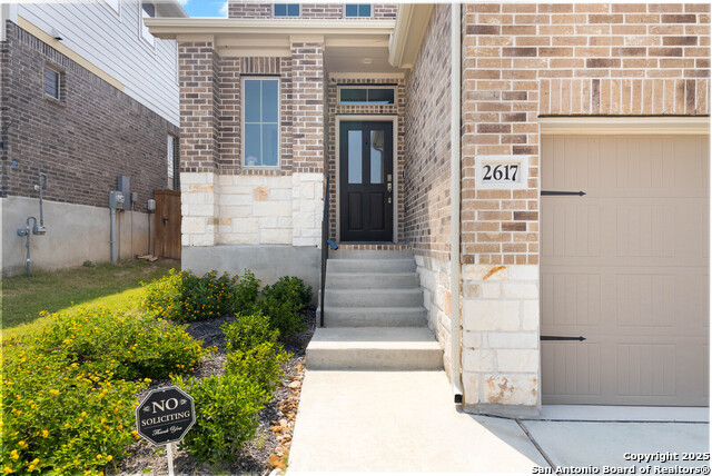 Listing photo id 1 for 2617 River Pointe