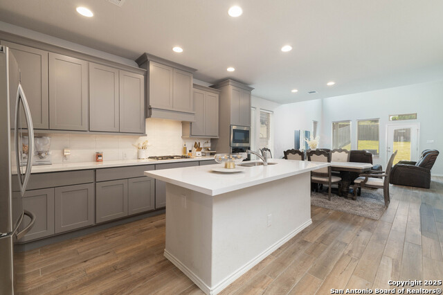 Listing photo id 6 for 2617 River Pointe