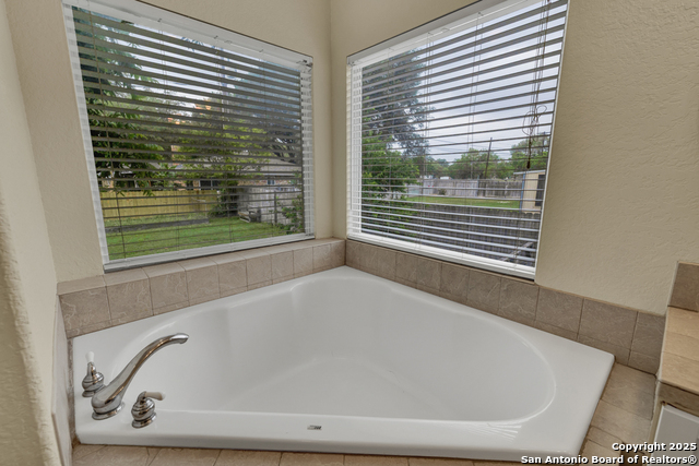 Listing photo id 16 for 141 Rio Grande