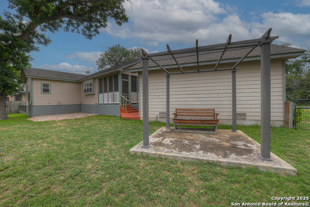 Listing photo id 27 for 141 Rio Grande