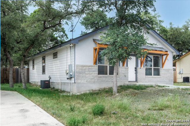 Image 2 of 29 For 1547 Bonnyview Drive