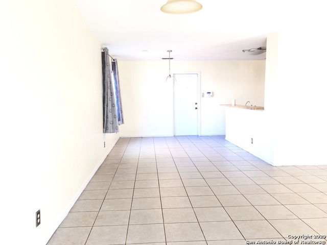 Image 7 of 24 For 2107 Crested Walk Dr