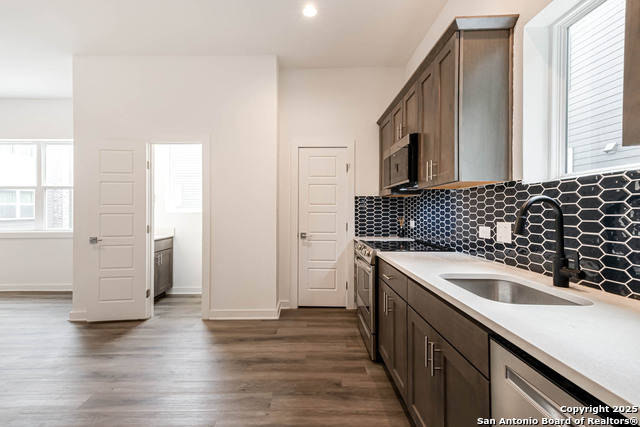 Image 10 of 32 For 210 Poplar St W 108