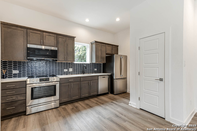 Image 13 of 32 For 210 Poplar St W 108
