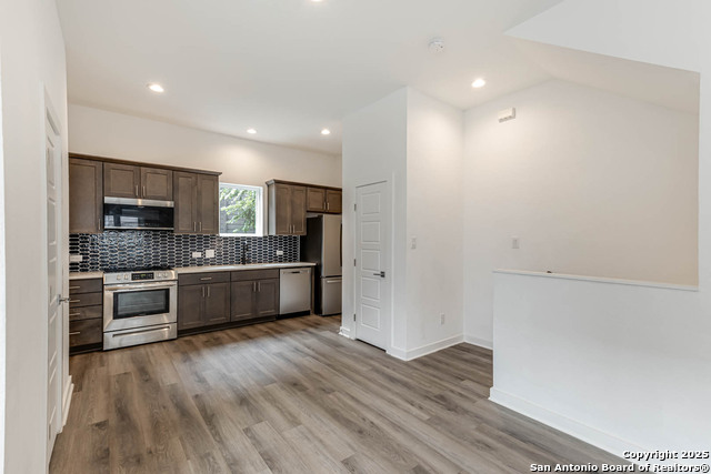Image 14 of 32 For 210 Poplar St W 108