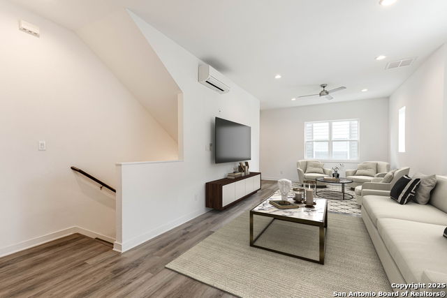 Image 18 of 32 For 210 Poplar St W 108