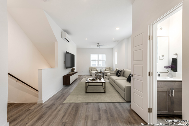 Image 20 of 32 For 210 Poplar St W 108