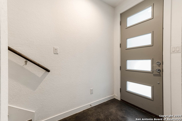 Image 3 of 32 For 210 Poplar St W 108