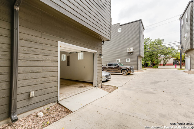 Image 30 of 32 For 210 Poplar St W 108