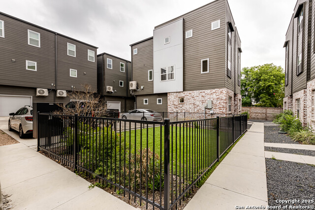 Image 32 of 32 For 210 Poplar St W 108