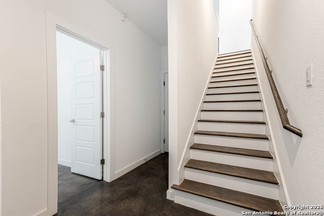 Image 4 of 32 For 210 Poplar St W 108