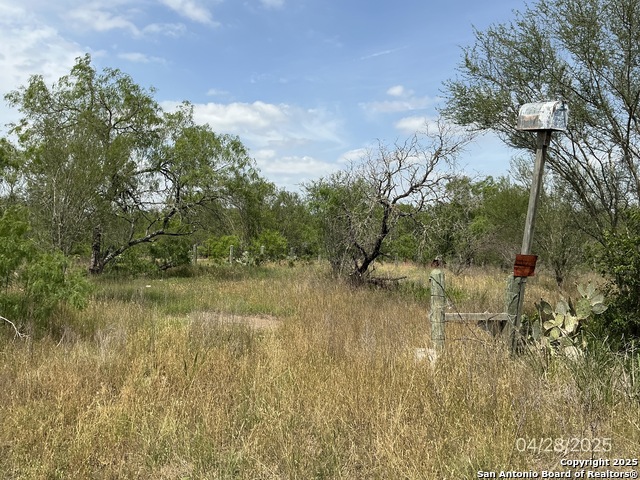 Listing photo id 5 for 1066 Robertson Road