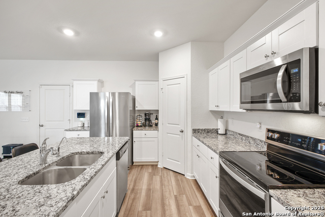 Listing photo id 10 for 12855 Cygnus