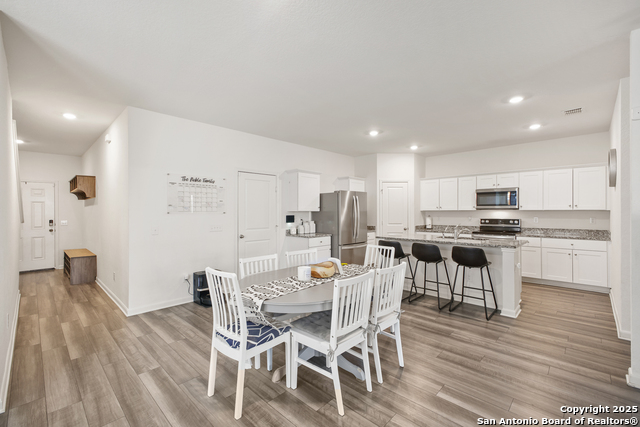Listing photo id 5 for 12855 Cygnus