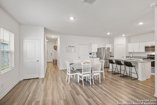 Listing photo id 6 for 12855 Cygnus