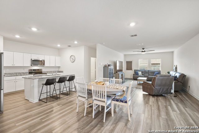 Listing photo id 7 for 12855 Cygnus