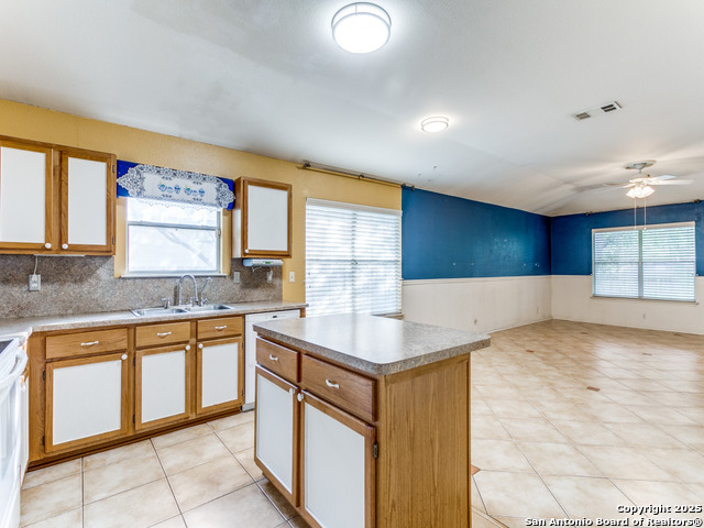 Image 10 of 32 For 14342 Markham Ln
