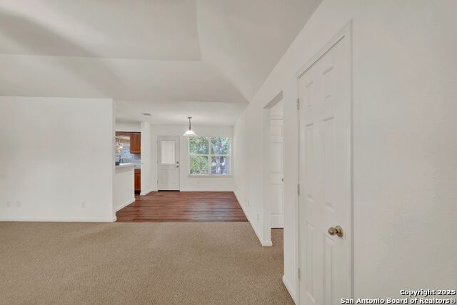 Listing photo id 13 for 847 Orchard Park