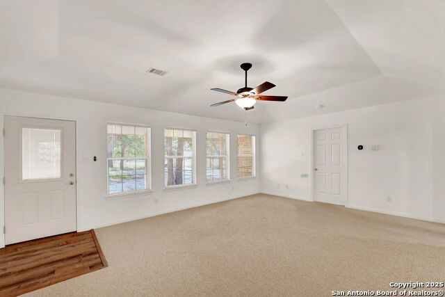 Listing photo id 15 for 847 Orchard Park