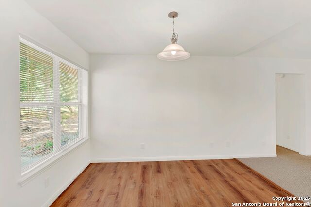 Listing photo id 25 for 847 Orchard Park