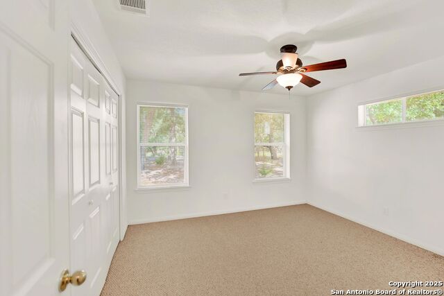 Listing photo id 27 for 847 Orchard Park