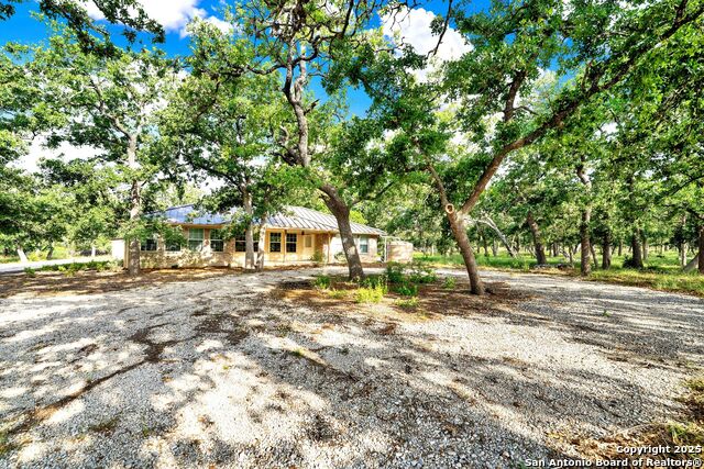 Listing photo id 1 for 847 Orchard Park