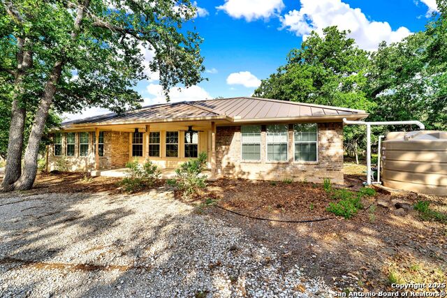 Listing photo id 2 for 847 Orchard Park