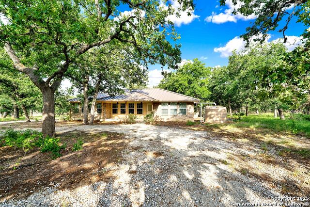 Listing photo id 3 for 847 Orchard Park