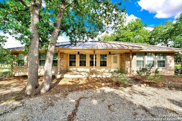 Listing photo id 4 for 847 Orchard Park