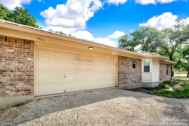 Listing photo id 7 for 847 Orchard Park