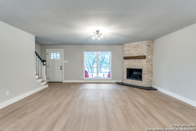 Image 12 of 29 For 1071 Diamondhead Dr