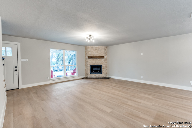 Image 4 of 29 For 1071 Diamondhead Dr