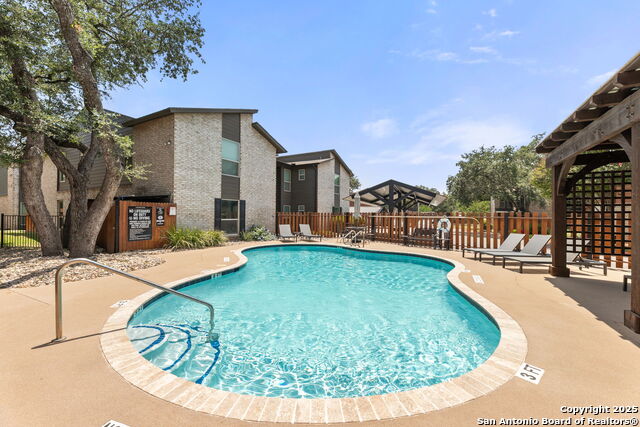 Image 31 of 44 For 2718 Old Field Dr  101