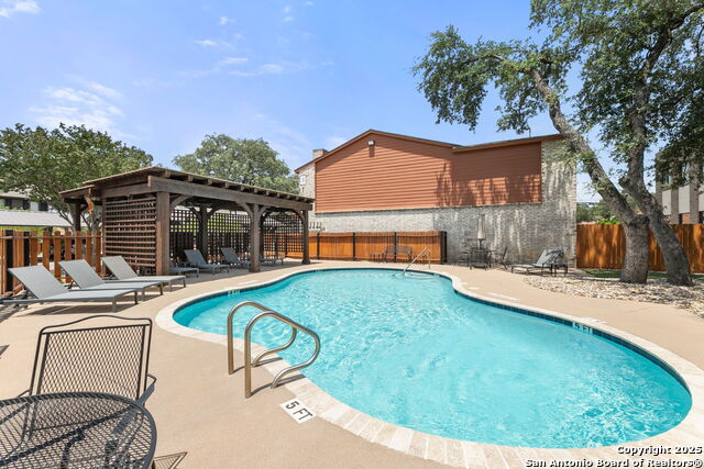 Image 33 of 44 For 2718 Old Field Dr  101