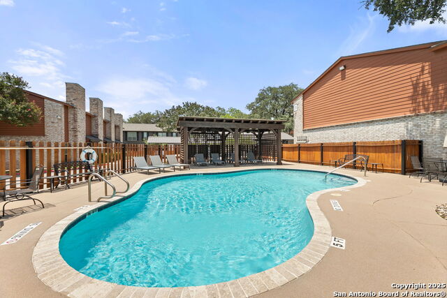 Image 34 of 44 For 2718 Old Field Dr  101