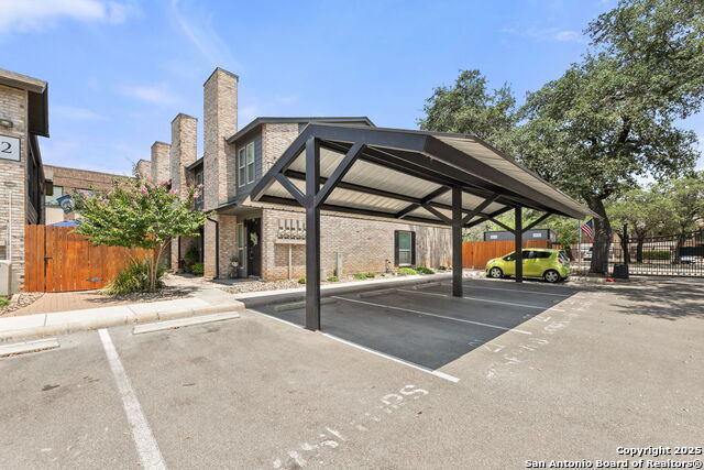 Image 40 of 44 For 2718 Old Field Dr  101