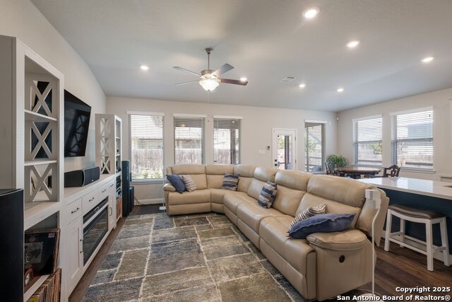 Image 4 of 23 For 2415 Olive Way
