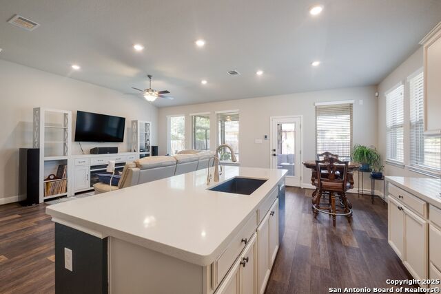 Image 8 of 23 For 2415 Olive Way
