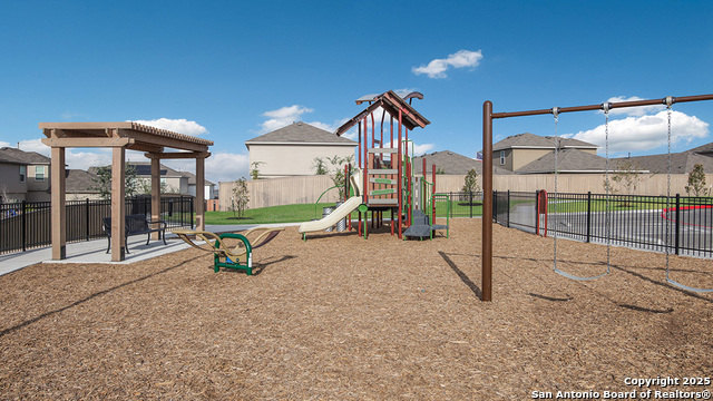 Listing photo id 18 for 5919 Cripps Pink
