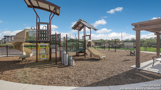 Listing photo id 20 for 5919 Cripps Pink