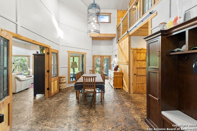 Listing photo id 10 for 231 Doris Dr