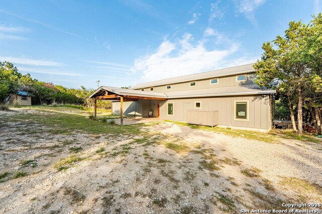 Listing photo id 1 for 231 Doris Dr