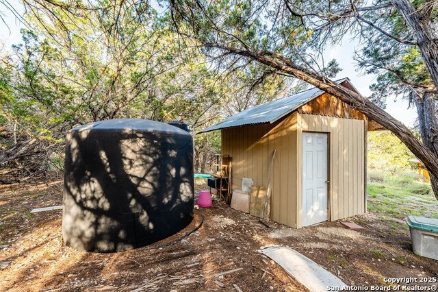 Listing photo id 31 for 231 Doris Dr