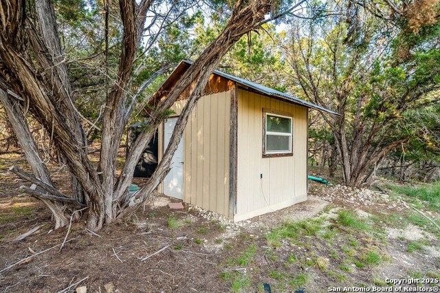 Listing photo id 32 for 231 Doris Dr