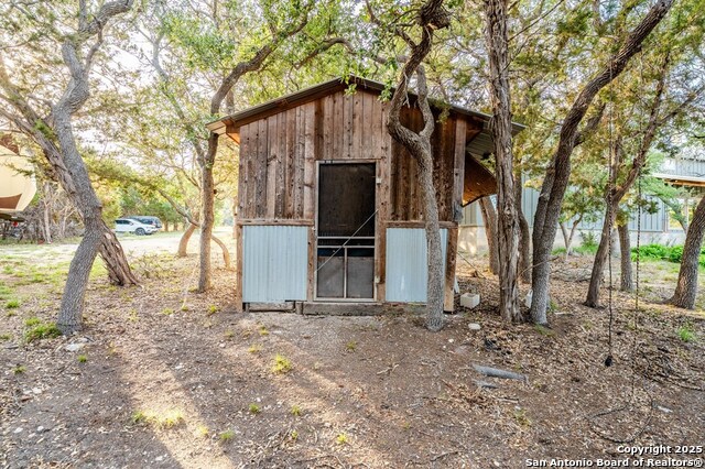 Listing photo id 33 for 231 Doris Dr