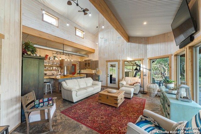 Listing photo id 3 for 231 Doris Dr